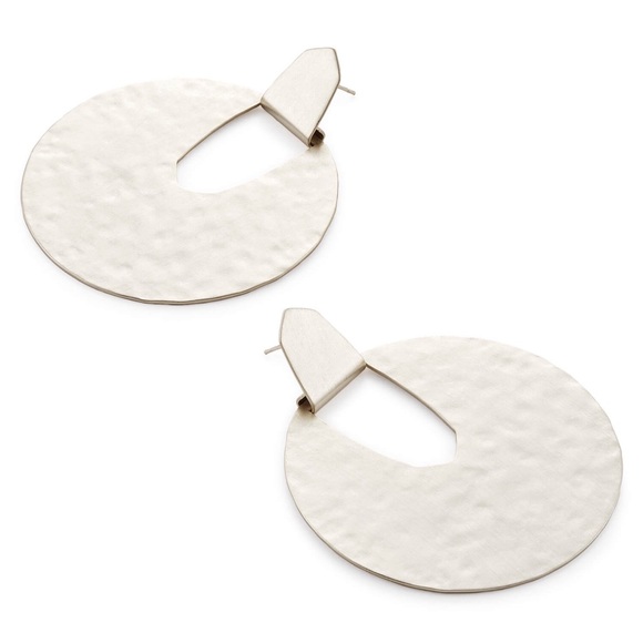KENDRA SCOTT • Silver Diane Statement Earrings - Picture 3 of 4